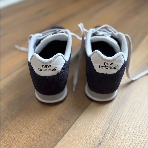 Women’s Retro New Balance Classic Sneakers, Navy and White Size 10 - Picture 7 of 8